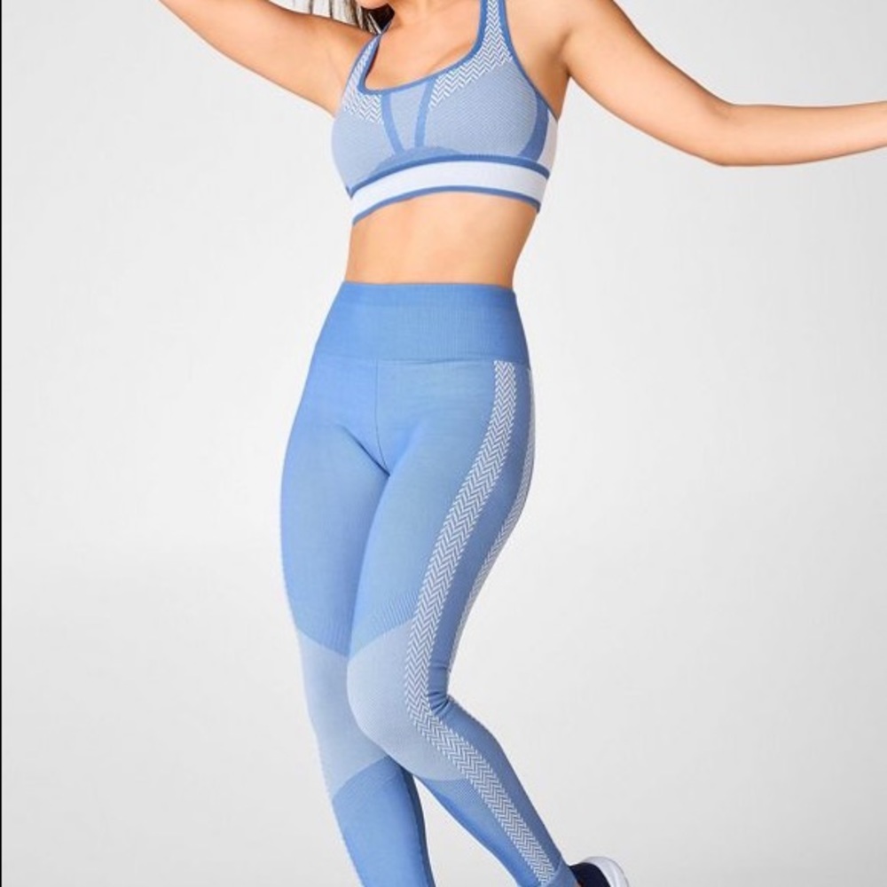 Fabletics clue check seamless set
